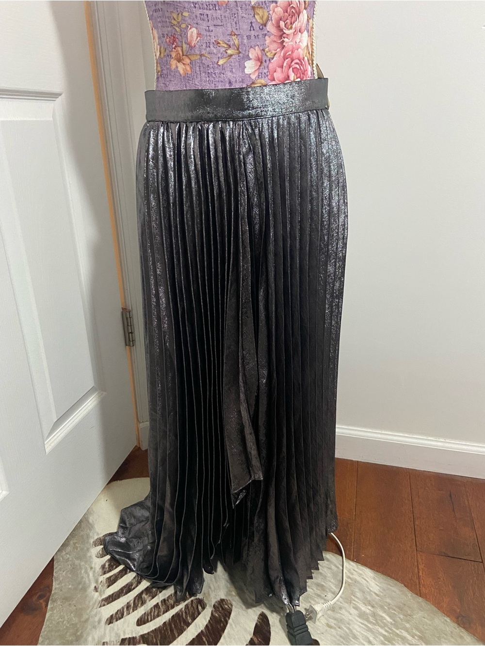 Banana republic silver shiny long pleated skirt 4 New